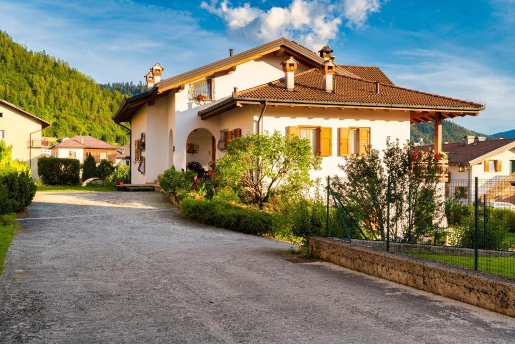 Villa Floris Castello Tesino Exterior photo